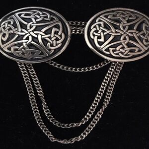 celtic cloak clasp in silver with endless chain